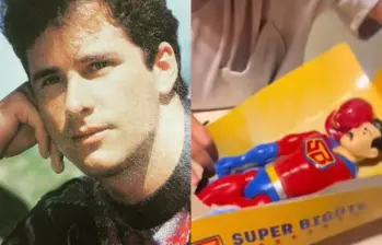 El actor venezolano Fernando Carrillo compartió en redes sociales un video del momento en que su hijo recibe una figura de acción de Nicolás Maduro. FOTO: redes sociales, captura de video. 