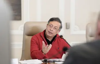 La tensión entre el presidente Gustavo Petro y el banco central se intensificó tras la reciente subida de 100 puntos básicos en las tasas de interés. Foto: Presidencia