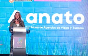 Las agencias de viajes advierten que las fluctuaciones del dólar siguen afectando sus márgenes, pese al fortalecimiento del peso colombiano. FOTO: ANATO