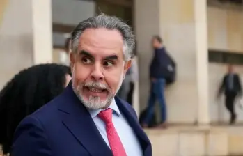 El decreto que nombró al ministro del Interior, Armando Benedetti, en la otra cartera se firmó el pasado 5 de diciembre. FOTO COLPRENSA