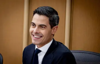 El primer ministro Rob Jetten en la Trevezaal (Sala de Tregua), en el Ministerio de Asuntos Generales, para la primera reunión semanal del gabinete. Foto: AFP