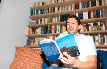 Desde hace una década, Diego Aristizábal escribe reseñas literarias en las páginas de opinión de este diario. Foto: Esneyder Gutiérrez 