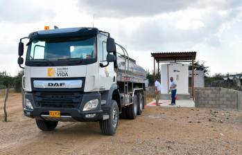 Apenas este martes, Gestión del Riesgo puso en operación los primeros 10 carrotanques para abastecer de agua potable a las comunidades más vulnerables de La Guajira. FOTO: UNGRD