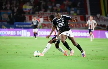 El volante vallecaucano Baldomero Perlaza fue uno de los destacados del Medellín en el partido. De una pérdida suya nació la jugada que terminó con la lesión de Aguerre. Foto: Colprensa