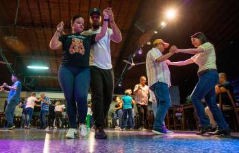 En la discoteca Palko suenan los porros, la cumbia y las gaitas de jueves a domingo, pero es precisamente el domingo el día de mayor acogida. La rumba se vive desde las 4:00 de la tarde. FOTO esneyder gutiérrez. 