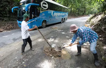 Así lucen varios tramos de la Medellín - Bogotá, una de las carreteras más peligrosas del país. FOTO: ESNEYDER GUTIÉRREZ
