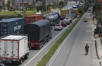 El gremio de transportadores de carga advirtió que la situación se volvió insostenible por lo que no descartan salir a las calles para un nuevo paro nacional. FOTO: Manuel Saldarriaga Quintero.