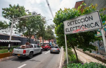 En tres puntos de Itagüí, de los nueve habilitados, se suspendieron los cobros por velocidad porque antes de la polémica estaban sancionando por pasar a más de 30 kilómetros por hora. FOTO: ESNEYDER GUTIÉRREZ CARDONA