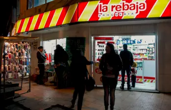 La SAE entregó de manera oficial 880 almacenes de Drogas La Rebaja al Gobierno Nacioanl. FOTO COLPRENSA. 