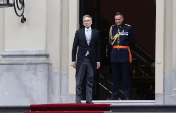 El primer ministro neerlandés, Dick Schoof (i), en La Haya, Países Bajos, durante su juramento oficial el pasado 2 de julio de 2024. FOTO: Xinhua