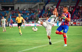 Imágenes del encuentro entre Unión Magdalena y Once Caldas, que tuvo que ser suspendido por invasión de los hinchas locales. FOTO COLPRENSA