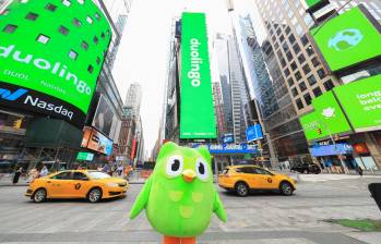 Duo, la emblemática mascota de Duolingo, protagoniza una nueva estrategia de marketing que ha captado la atención de las redes. FOTO cortesía