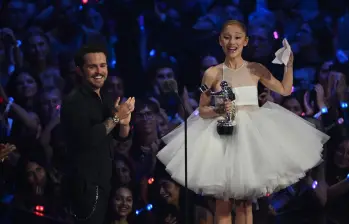 Ariana Grande recibió el premio al mejor video del año durante la ceremonia de los MTV Video Music Awards cerca de Nueva York. FOTO AFP