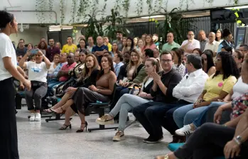 Presentación musical en la oficina de pagos de impuestos de la Alcaldía. FOTO: CORTESÍA ALCALDÍA DE MEDELLÍN