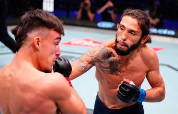 Javier Reyes festejando su elección para la UFC. FOTO: GETTY