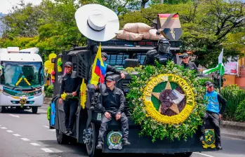 Este desfile resalta un aspecto fundamental de la sociedad: el respeto y la admiración por aquellos que, día a día, se juegan la vida por la seguridad de todos. Es un emotivo recordatorio de que los verdaderos héroes están entre nosotros. Foto: Manuel Saldarriaga Quintero