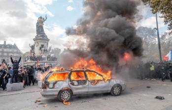 Francia evalúa los daños tras los disturbios y saqueos durante las protestas contra el costo de vida, que dejaron al menos 1.800 detenidos y 1.500 comercios afectados. FOTO: GETTY