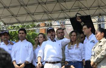 Los candidatos del Movimiento Creemos sellaron su alianza con el candidato presidencial Abelardo De La Espriella en Medellín. FOTO: Camilo Suárez