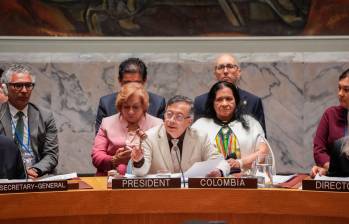 Gustavo Petro liderando la reunión del Consejo de Seguridad, junto a la canciller Rosa Villavicencio y la embajadora ante la ONU, Leonor Zalabata. FOTO: CORTESÍA DE PRESIDENCIA.