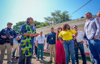 La saliente ministra de Educación, Aurora Vergara, y la vicepresidenta Francia Márquez en el norte del Cauca. FOTO CORTESÍA