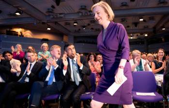 Este lunes, ante el pleno del Partido Conservador, Liz Truss fue designada como nueva jefa de la colectividad y, por ende, se convirtió en la Primera Ministra de Reino Unido. FOTO EFE