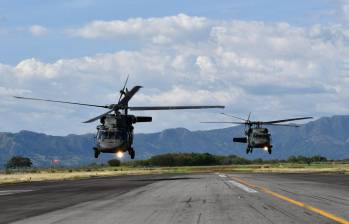 AVIACIÓN DEL EJÉRCITO: ENTRE LA FALTA DE RECURSOS Y EL DESGASTE DE SU FLOTA. Helicóptero UH 60 Black Hawk. Foto: Ejército