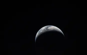 La redistribución de la masa terrestre y el deshielo de los polos afectan la inercia del planeta y modifican la duración de la jornada solar. FOTO NASA