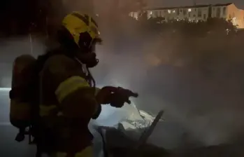 Un incendio se presentó este miércoles, 25 de marzo, en un asentamiento en la ciudad de Cali. FOTO: Captura de video