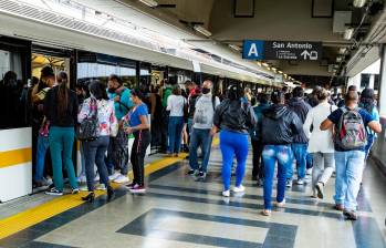 Según las cifras del Metro, el pasado 30 de noviembre al menos 23.000 usuarios viajaron gratis por el sistema. FOTO JAIME PÉREZ