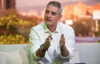 Andrés Julián Rendón, Gobernador de Antioquia, se ha convertido en uno de los mayores críticos del presidente Gustavo Petro, quien ha desatado una especie de “venganza” contra las regiones donde los mandatarios son de partidos distintos al Pacto Histórico. Foto: Julio César Herrera Echeverri.