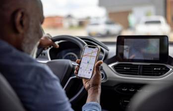 La competencia entre taxis y aplicaciones como Uber y DiDi reabre el debate sobre los requisitos, costos y condiciones que debe cumplir cada modalidad de transporte. FOTO EL COLOMBIANO