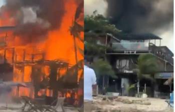 Los bomberos adelanta labores en la zona para el control de las llamas. FOTO: captura de video. 