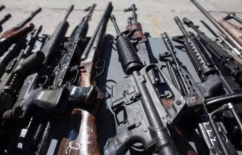 El gobierno de Andrés Manuel López Obrador ha presentado dos demandas en contra de empresas fabricantes y distribuidoras de armas estadounidenses ante una corte federal en Boston. FOTO: AFP