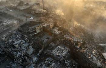 La región de Valparaíso, que cuenta con una gran cantidad de terreno consumido por las llamas, suma este martes 131 muertos, con la incertidumbre por parte de las autoridades que se sean más. FOTO: AFP