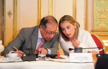 El presidente Gustavo Petro y la embajadora en Reino Unido, Laura Sarabia. Foto: Presidencia