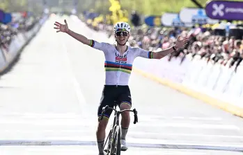 Tadej Pogacar ya suma 111 triunfos como corredor profesional. FOTO: AFP