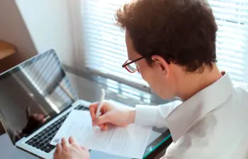 Psicólogos y abogados pueden postularse gratis a las nuevas vacantes disponibles en Bogotá y Medellín mediante Magneto Empleos. FOTO: GETTY