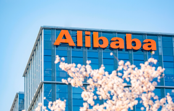 Alibaba reportó menores ganancias en medio de la desaceleración del consumo y la competencia en el comercio electrónico chino.FOTO TOMADA DE X (@AlibabaGroup).