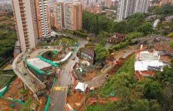 El intercambio vial de El Esmeraldal es una de las obras que se está ejecutando en esta zona, en la cual sus habitantes luchan por evitar una afectación ambiental. FOTO: MANUEL SALDARRIAGA