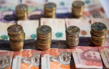 El salario mínimo legal vigente en Colombia pasó de $1.300.000 en 2024 a $1.423.500 este año, sin auxilio de transporte. FOTO: EL COLOMBIANO