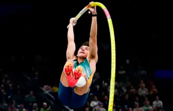 El garrochista sueco Armand Duplantis ha batido varias veces el récord mundial de su disciplina deportiva. FOTO: GETTY