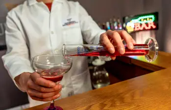 La molécula ensayada en el Instituto de Neurociencias es capaz de disminuir el consumo de alcohol y la ansiedad en modelos animales. FOTO Clayton Metz 