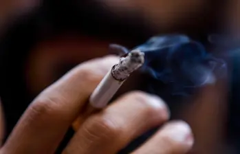 Dejar de fumar, aún en edades avanzadas, reduce significativamente la velocidad del declive cognitivo. Foto Julio César Herrera. 