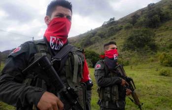Las autoridades también denunciaron que, mediante granadas transportadas por drones, se atacó una estación de policía. Foto: AFP
