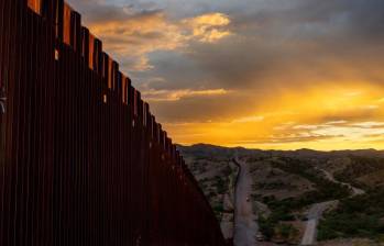 Frontera de México con Estados Unidos. Desde una toma áerea parece la muralla china, pero con desierto alrededor. FOTO: Getty