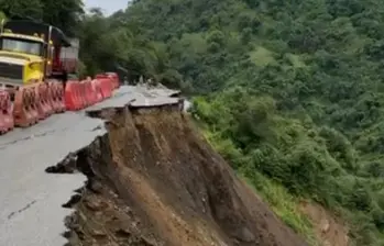 Uno de los tramos más complejos se da en el sector de La Sinifaná en el suroeste. FOTO: Cortesía Denuncias Antioquia.