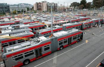 La flota de buses eléctricos utilizarán las redes viejas para recargar energía y así ser más eficientes. FOTO: CORTESÍA