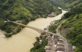 Ciudadanos denuncian en redes sociales el mal estado de los puentes en el país. Foto: Manuel Saldarriaga 
