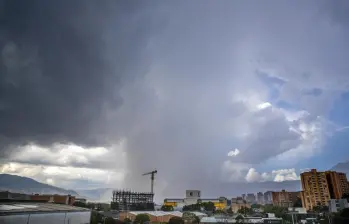  Desde Caldas hasta Girardota, se registran lluvias en todo el Valle de Aburrá después de que una mañana de lloviznas. Foto: Juan Antonio Sánchez Ocampo