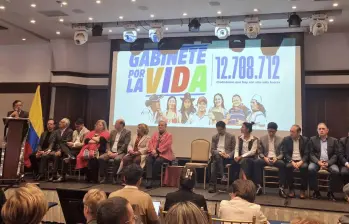 El expresidente Gustavo Petro lideró la presentación del “gabinete” que supuestamente hará oposición a De la Espriella. Foto: Redes sociales.